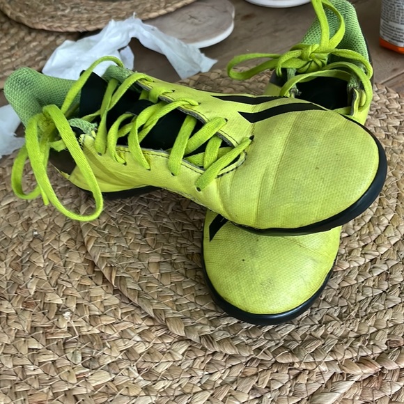 Lime green cleats - Picture 1 of 3